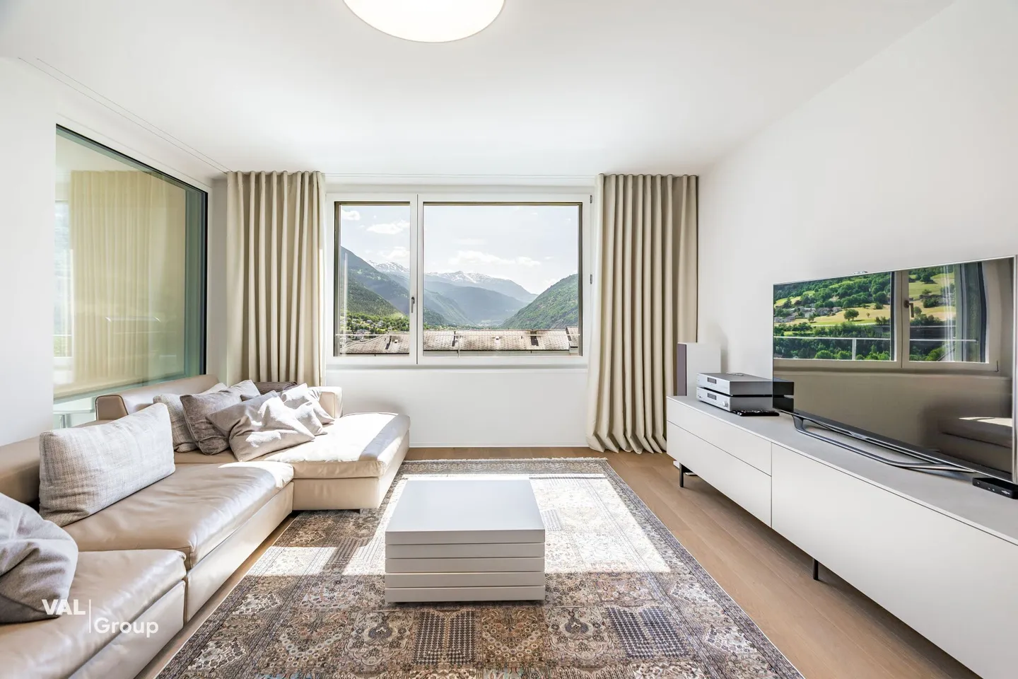 Stilvolles Penthouse mit Aussicht - Foto 2 von 12