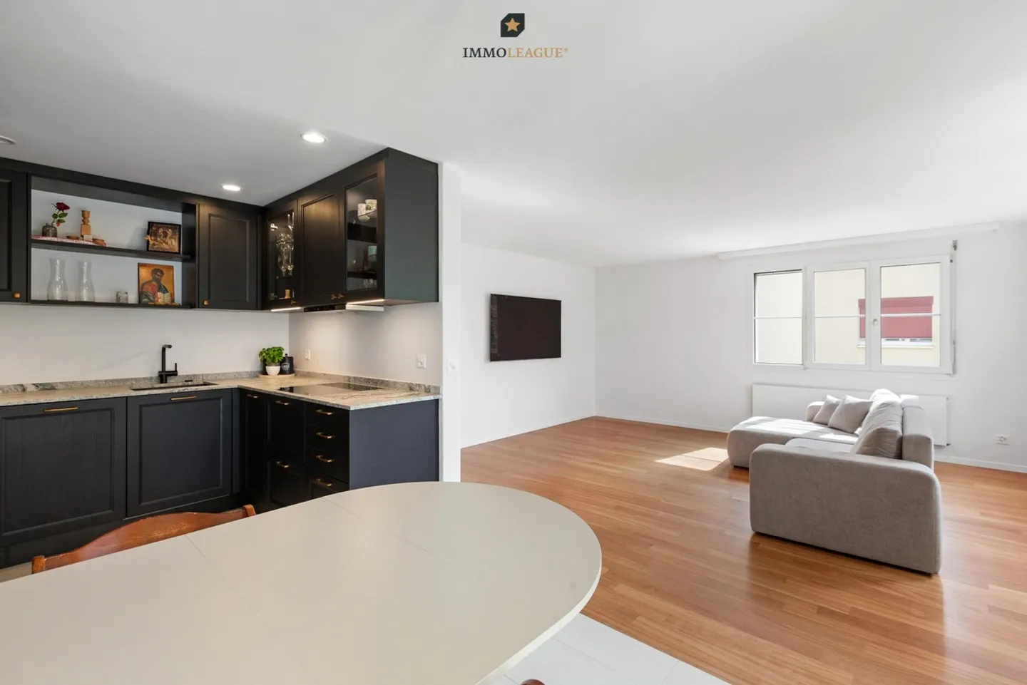 Stylish living - Arrive and feel at home immediately. - Photo 1 of 8