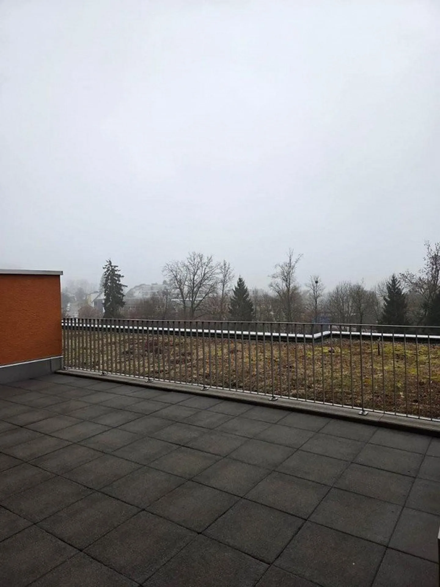 LOUER SANS DÉPÔT DE LOYER - Appartement en terrasse avec vue sur la verdure - Photo 2 sur 6