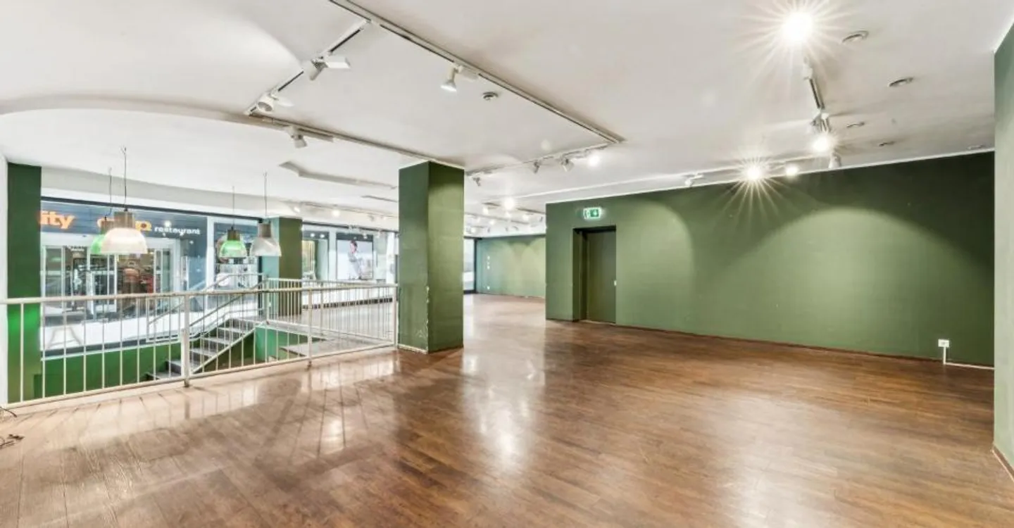 Représentatif et élégant : Espace de vente dans un emplacement de choix - Photo 2 sur 6