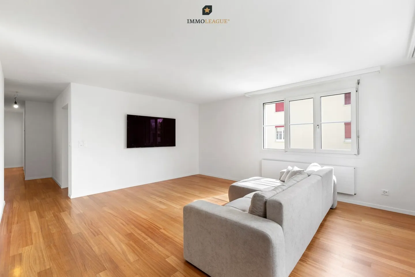 Stylish living - Arrive and feel at home immediately. - Photo 3 of 8