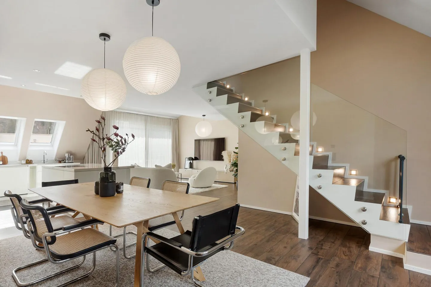 Penthouse Feel: Luxurious 5.5-Room Penthouse Apartment for High Demands - Photo 1 of 21