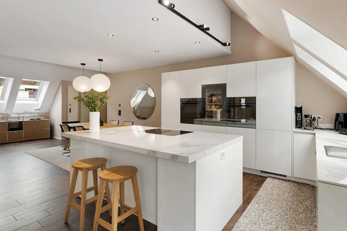 Penthouse Feel: Luxurious 5.5-Room Penthouse Apartment for High Demands - Photo 2 of 21