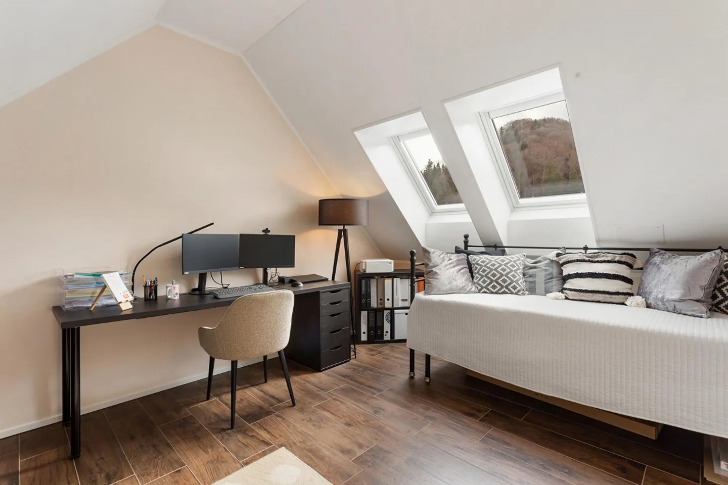 Penthouse Feel: Luxurious 5.5-Room Penthouse Apartment for High Demands - Photo 17 of 21