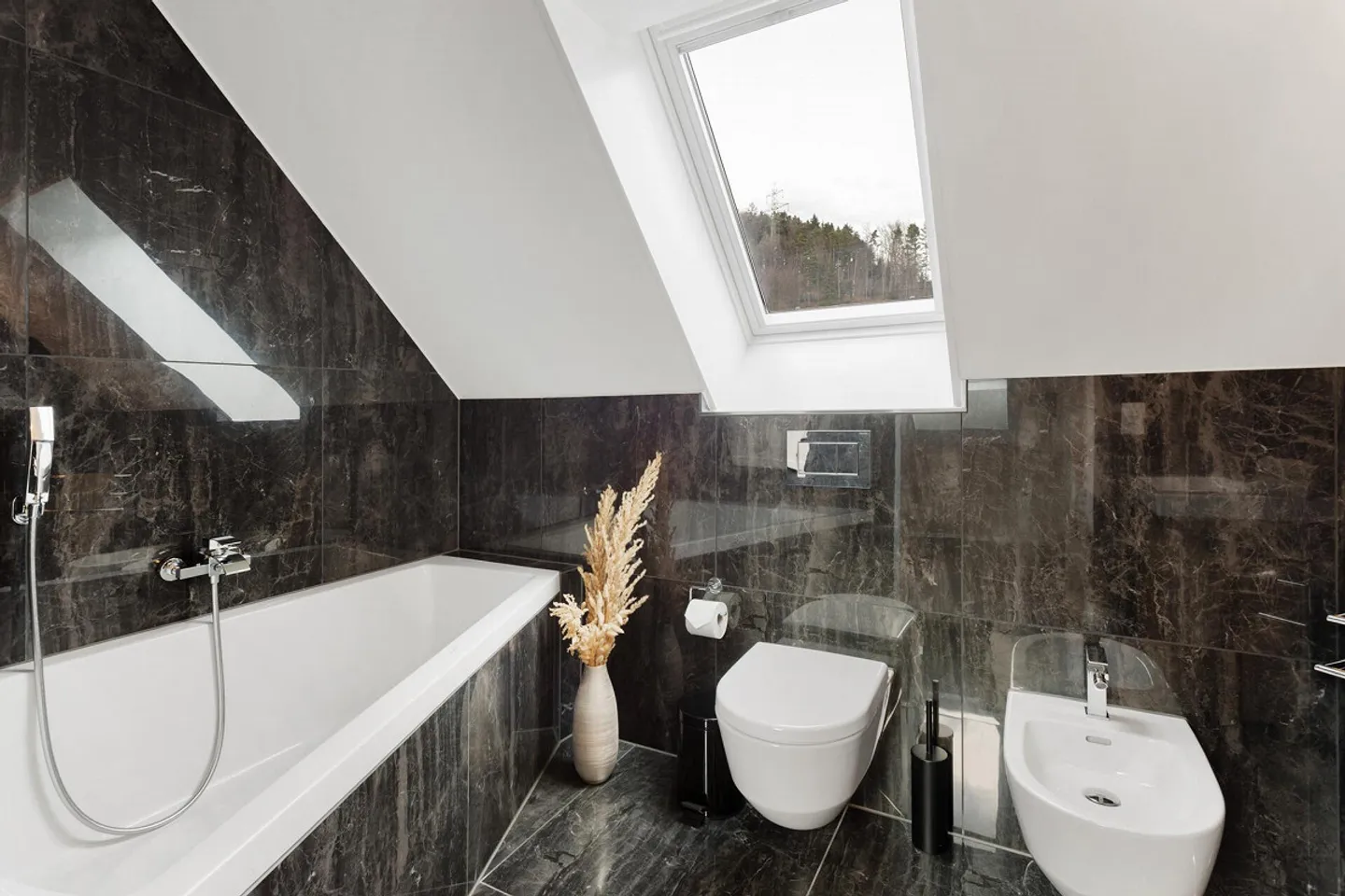 Penthouse Feel: Luxurious 5.5-Room Penthouse Apartment for High Demands - Photo 20 of 21