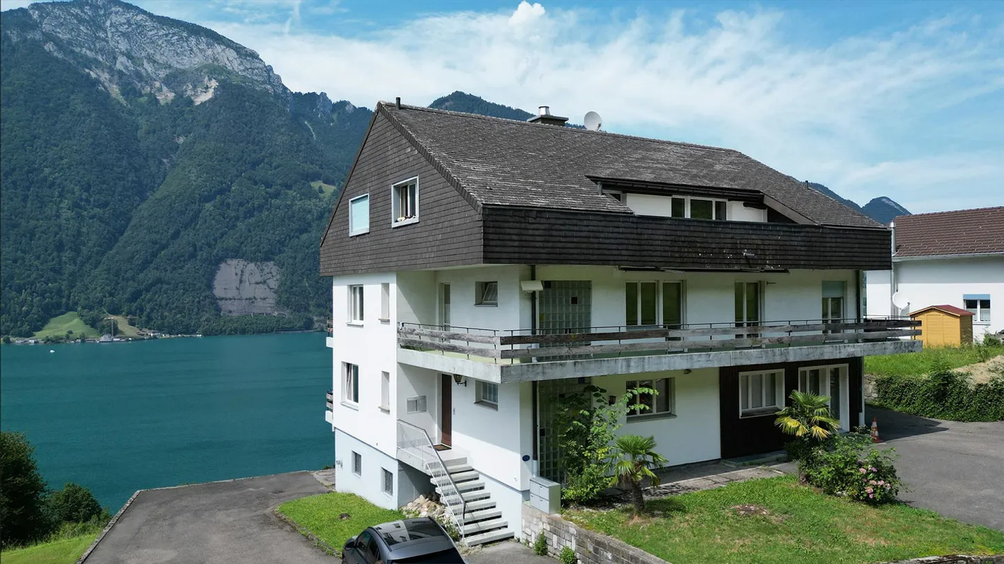Appartamento 5,5 locali a Volligen con terrazza e vista lago libera - Foto 1 di 17