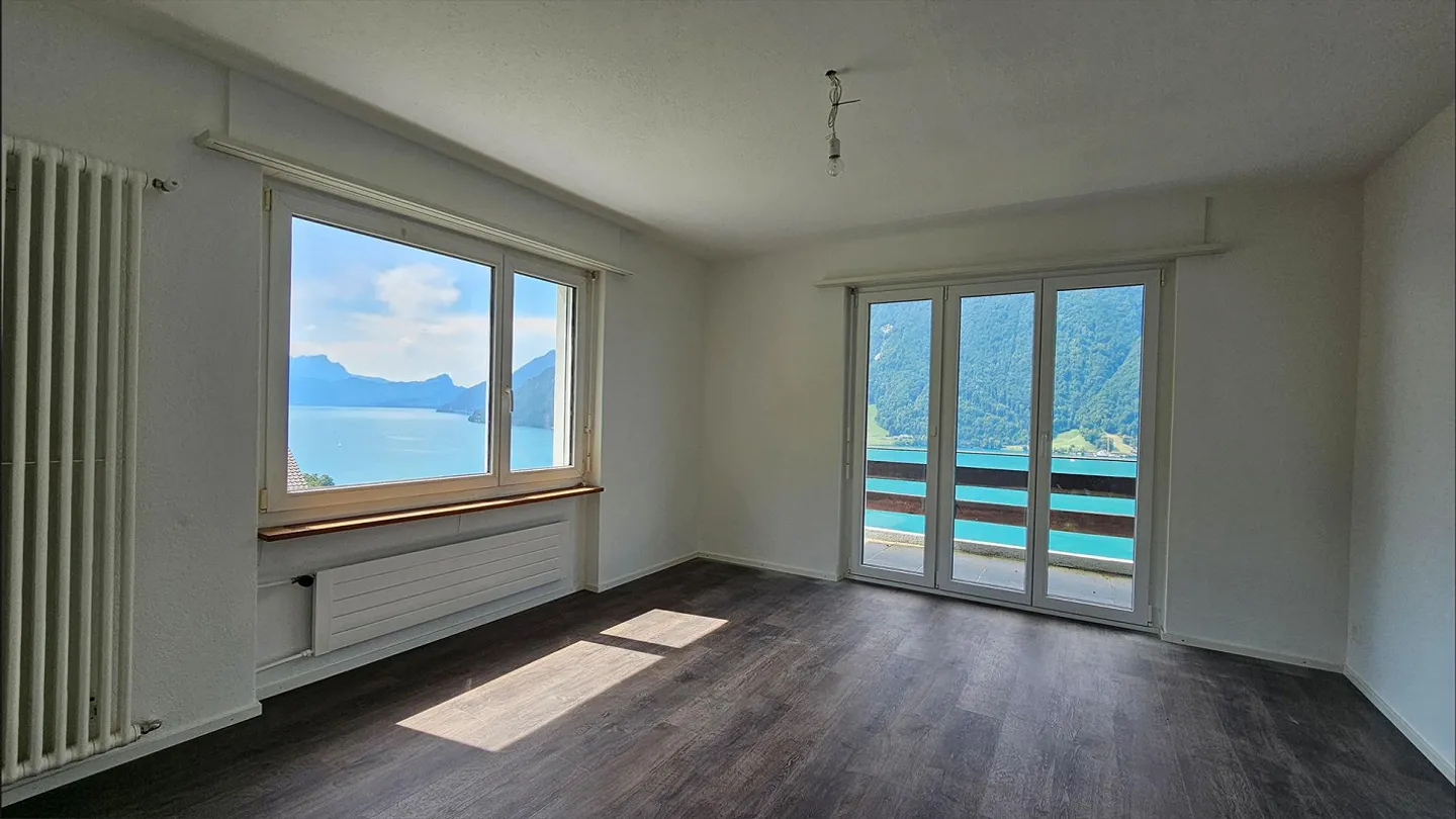 Appartamento 5,5 locali a Volligen con terrazza e vista lago libera - Foto 2 di 17