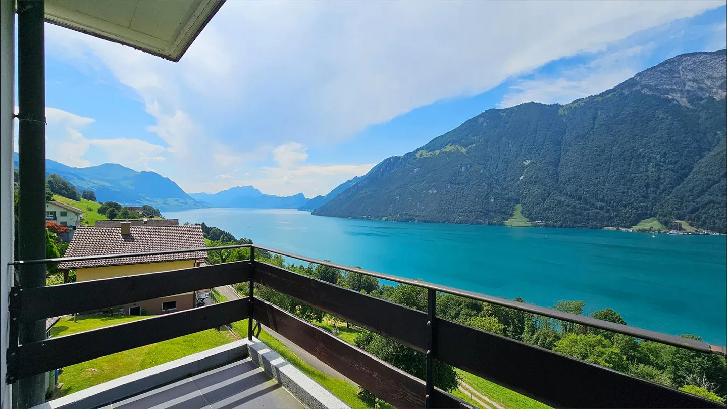Appartamento 5,5 locali a Volligen con terrazza e vista lago libera - Foto 4 di 17