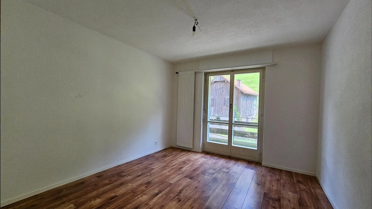 Appartamento 5,5 locali a Volligen con terrazza e vista lago libera - Foto 9 di 17