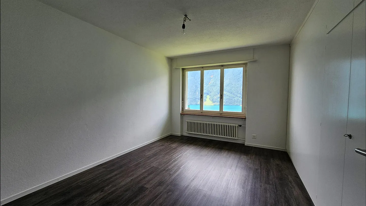 Appartamento 5,5 locali a Volligen con terrazza e vista lago libera - Foto 11 di 17