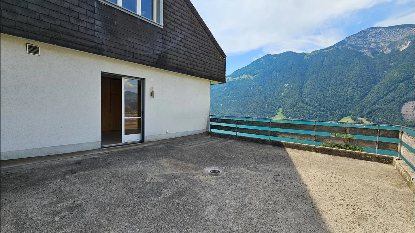 Appartamento 5,5 locali a Volligen con terrazza e vista lago libera - Foto 14 di 17