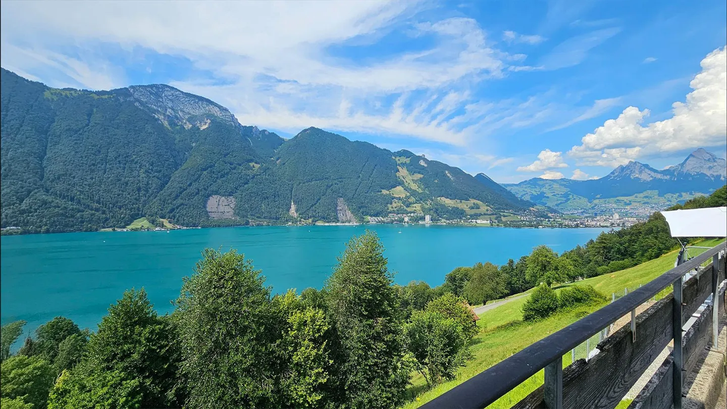 Appartamento 5,5 locali a Volligen con terrazza e vista lago libera - Foto 15 di 17