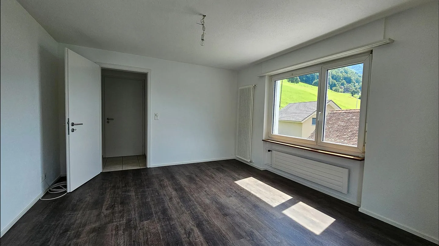 Appartamento 5,5 locali a Volligen con terrazza e vista lago libera - Foto 5 di 17
