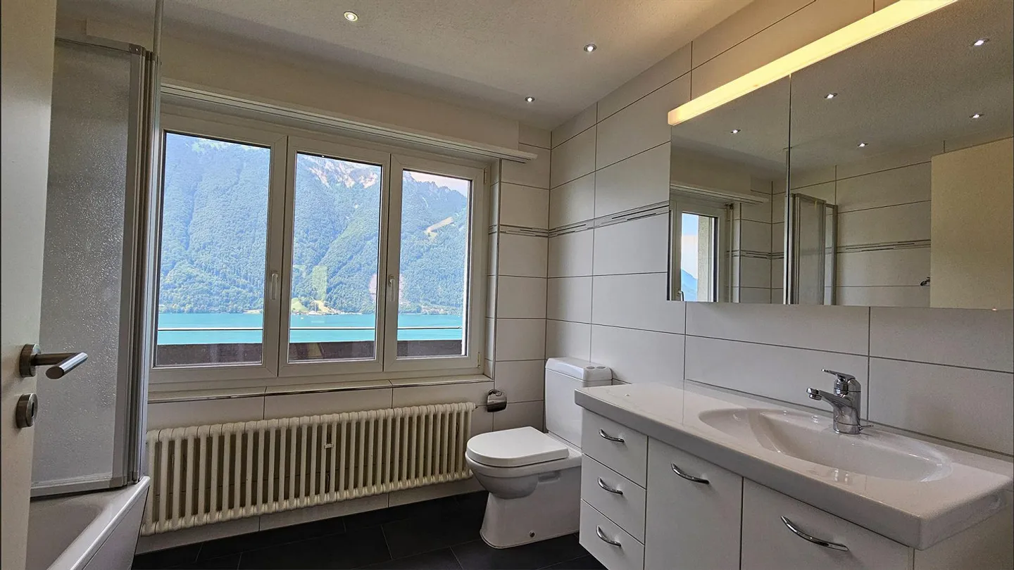 Appartamento 5,5 locali a Volligen con terrazza e vista lago libera - Foto 7 di 17