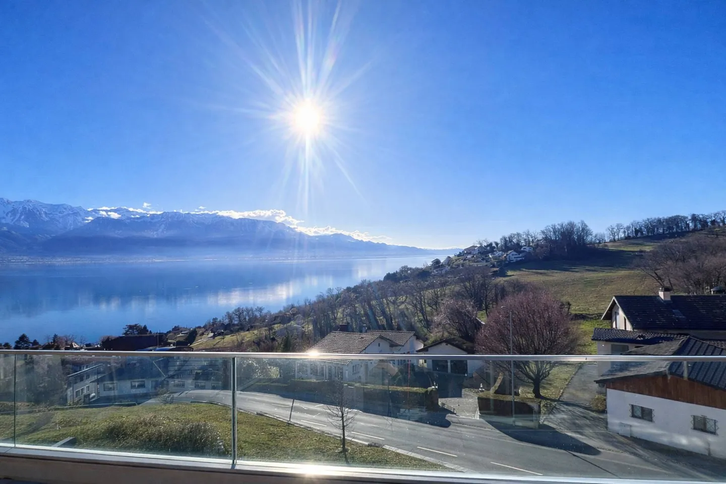 Appartamento Contemporaneo con Vista Lago - Foto 1 di 9