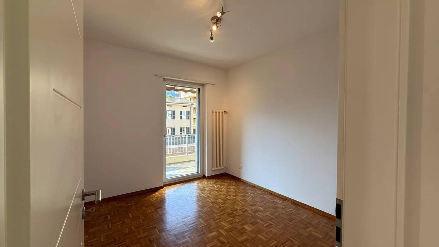 Bequeme 4.5 Zimmer mit Blick auf den Cassarate-Fluss - Foto 8 von 13