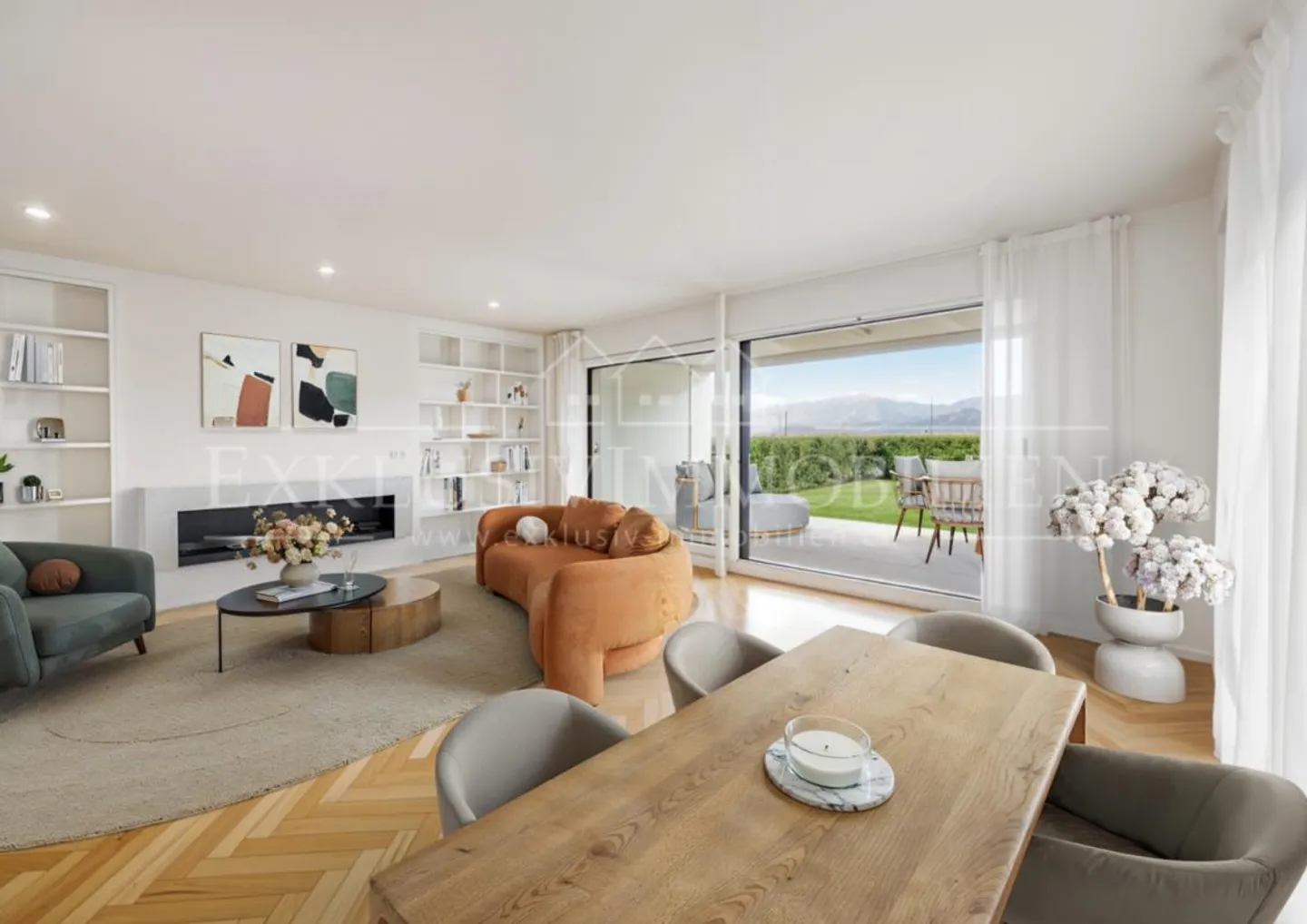 Stilvolles Doppelhaus mit Aussicht - Foto 1 von 6