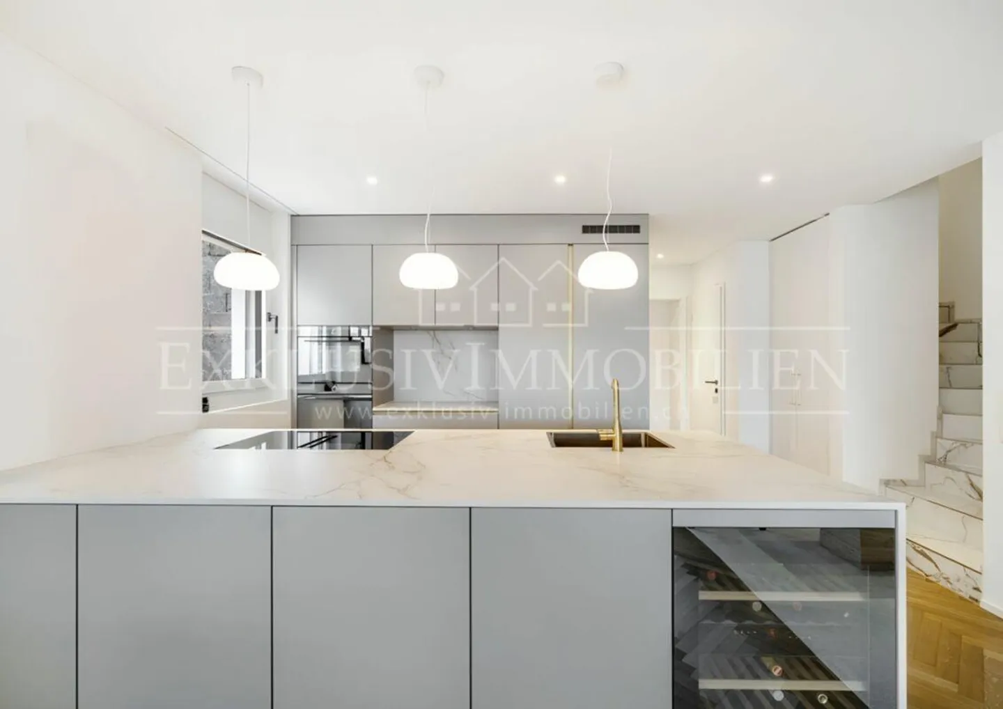 Stilvolles Doppelhaus mit Aussicht - Foto 2 von 6