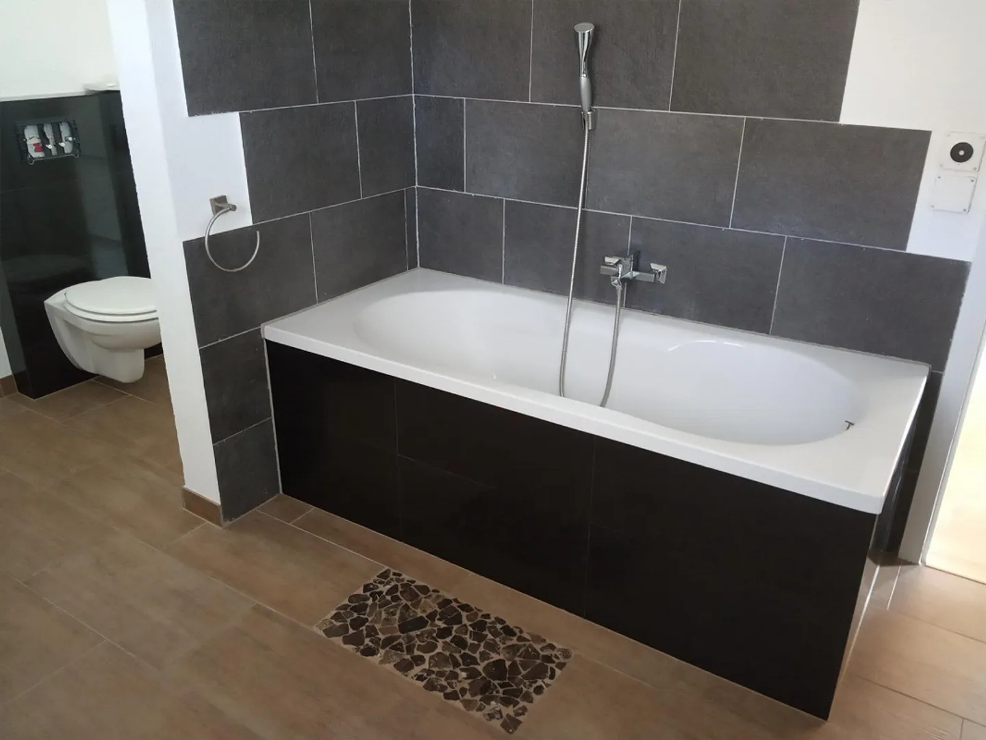 Appartement en duplex avec jardin privé et vue sur les Alpes - Photo 8 sur 16