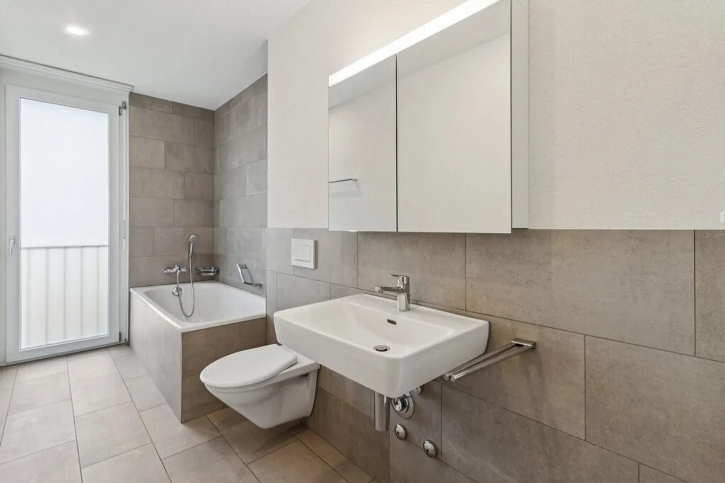 Spacious Living in Idyllic Location - Photo 3 of 9