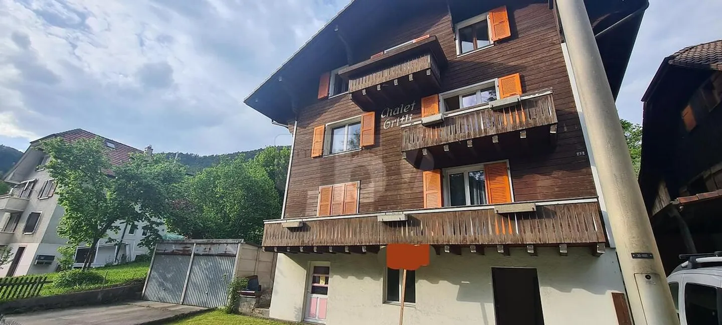 SPACIOUS, BRIGHT AND WITH A LARGE BALCONY - Photo 1 of 6