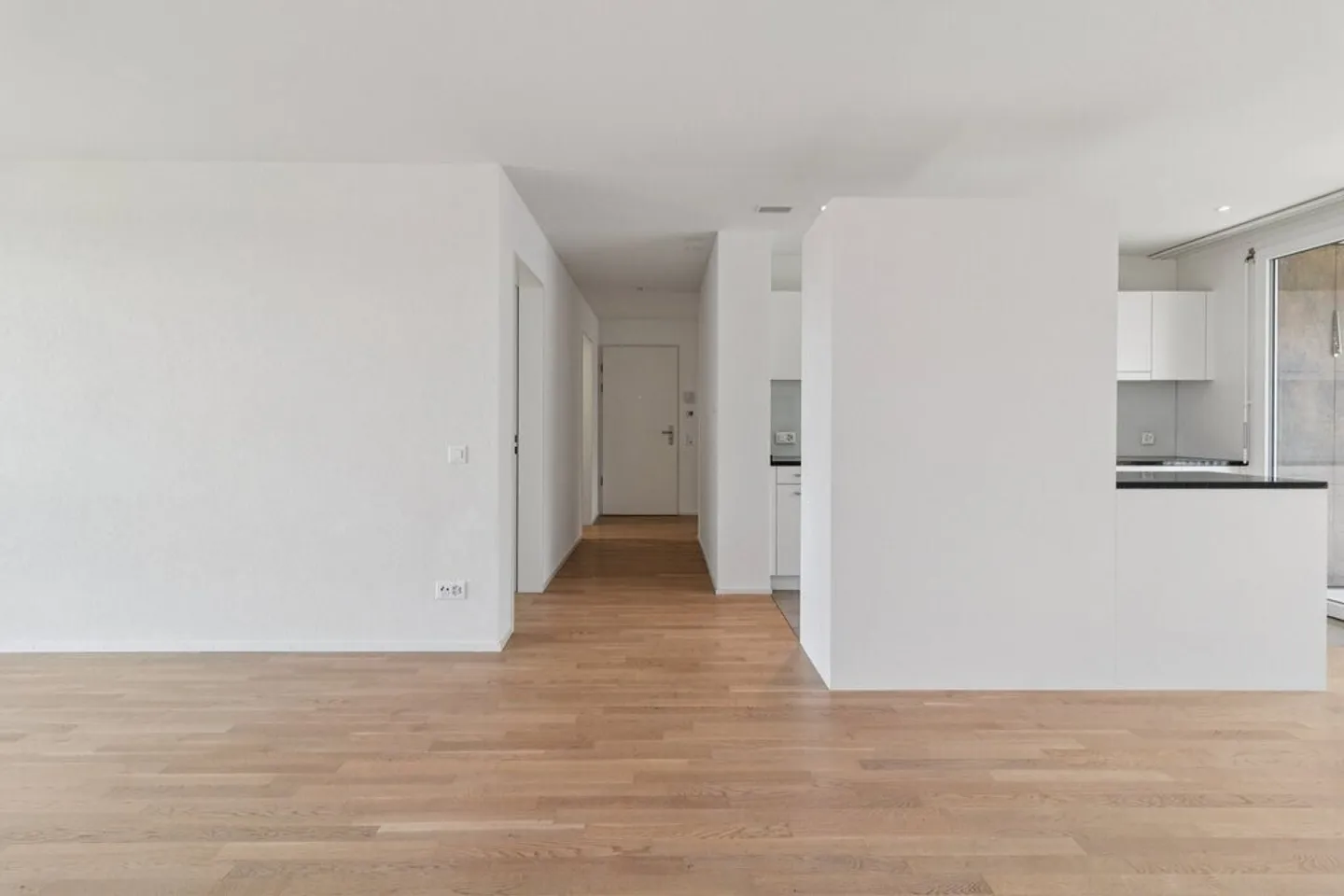 Spacious Living in Idyllic Location - Photo 6 of 9