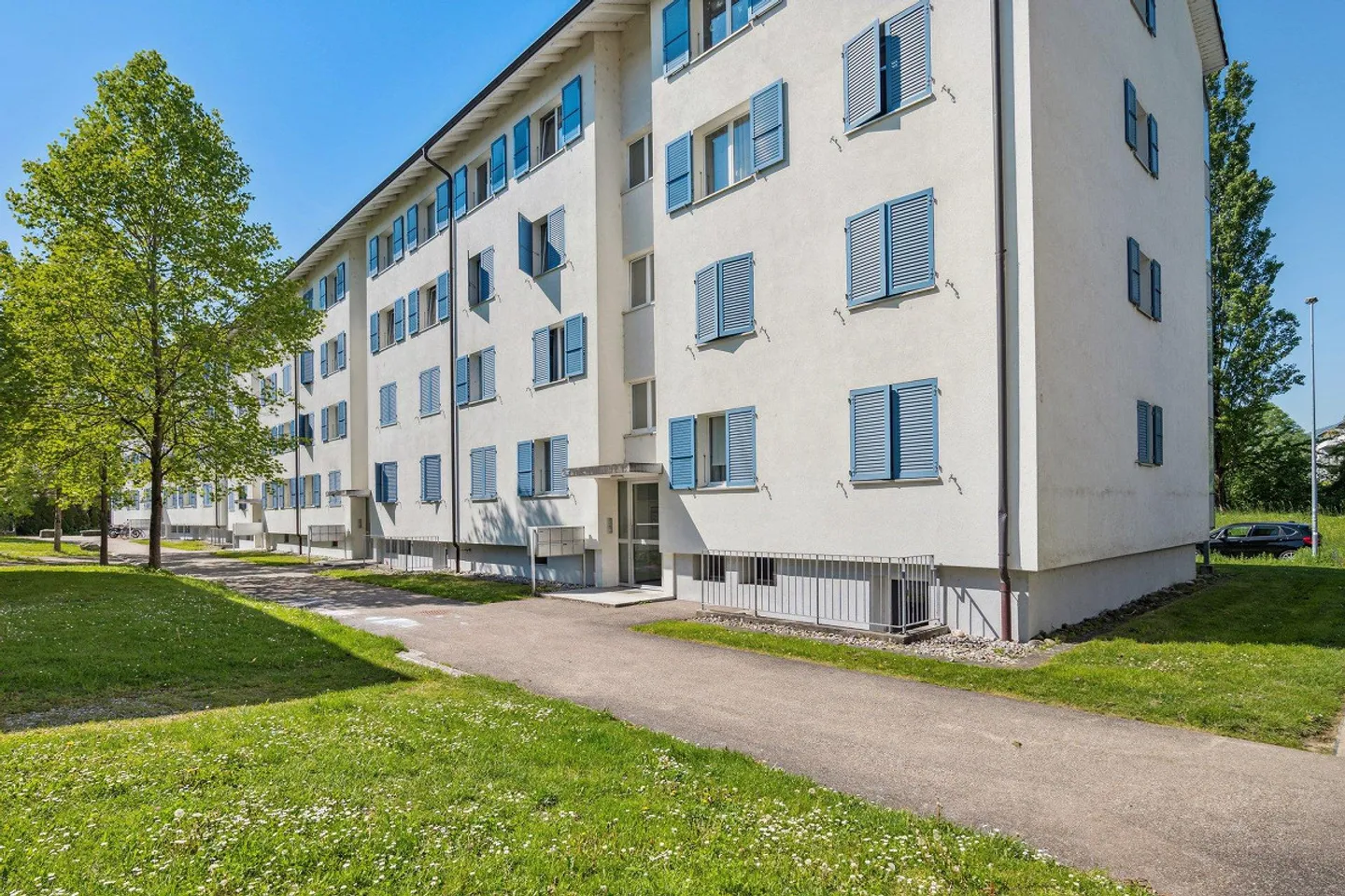 Appartement moderne avec balcon ensoleillé - Photo 1 sur 8