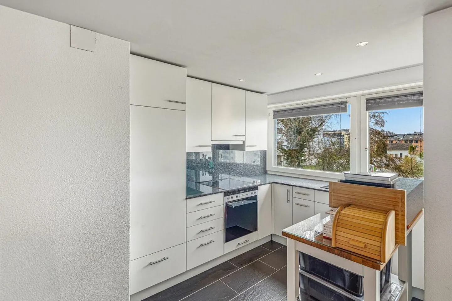 Appartement attrayant de 4,5 pièces dans un emplacement central - Photo 3 sur 7