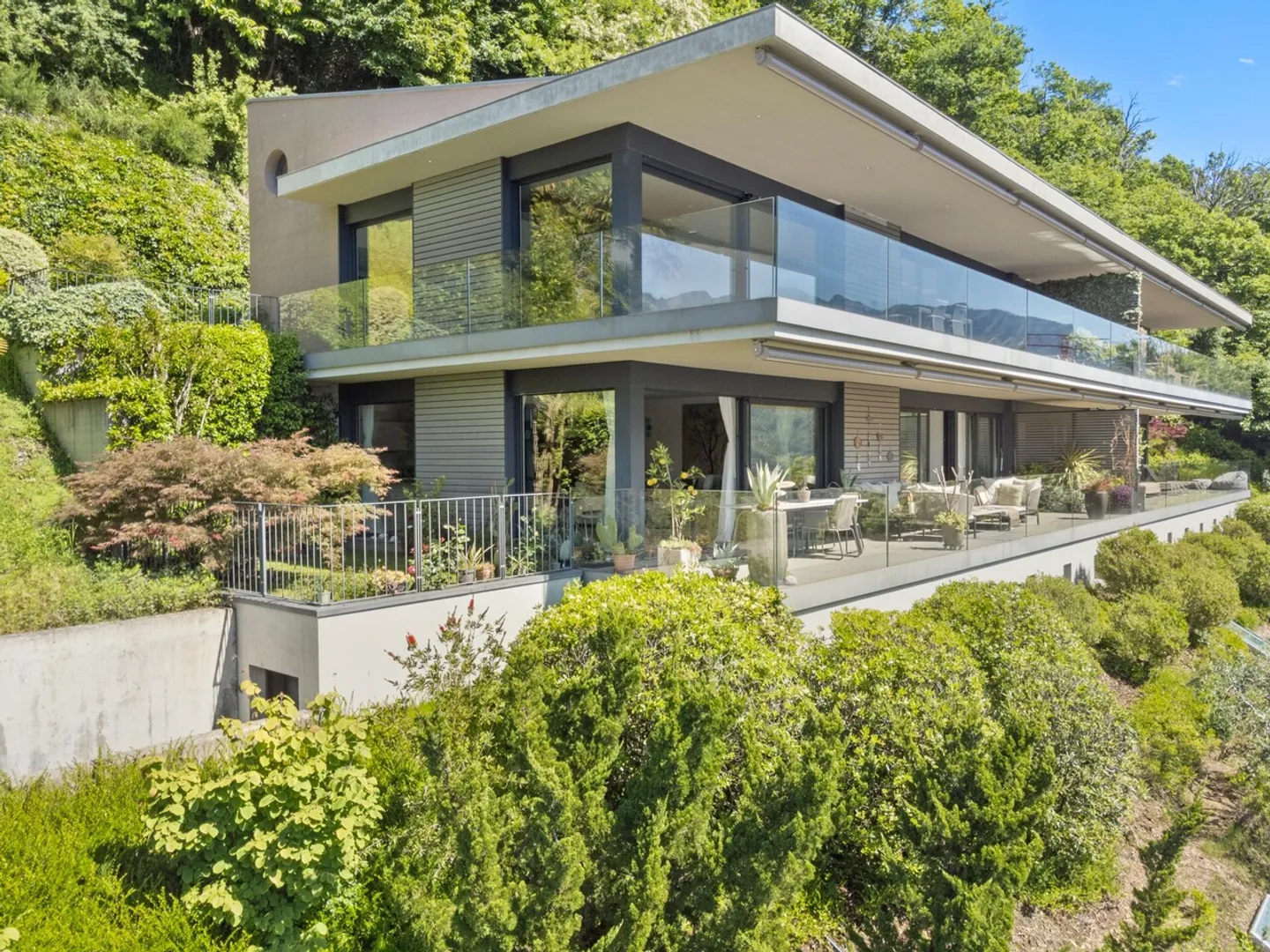 Morcote - Wunderschöne 3,5-Zimmer-Wohnung mit Seeblick und Garten - Foto 3 von 23