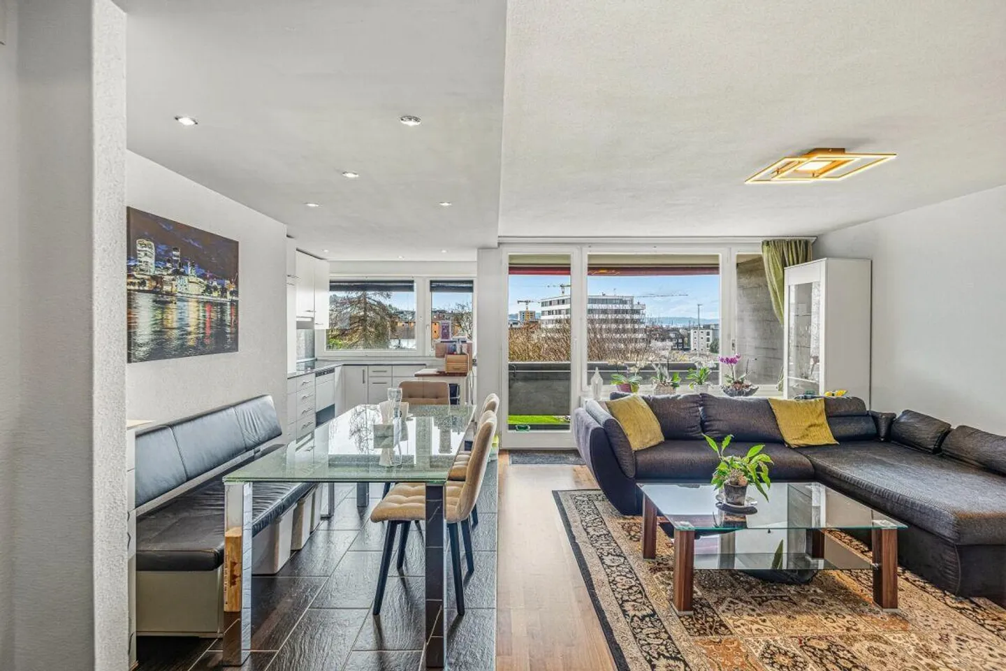 Appartement attrayant de 4,5 pièces dans un emplacement central - Photo 1 sur 7