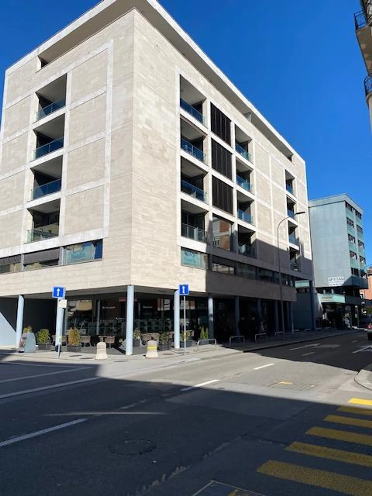 100 m² office with 4 rooms in an elegant building in Lugano - Photo 1 of 8