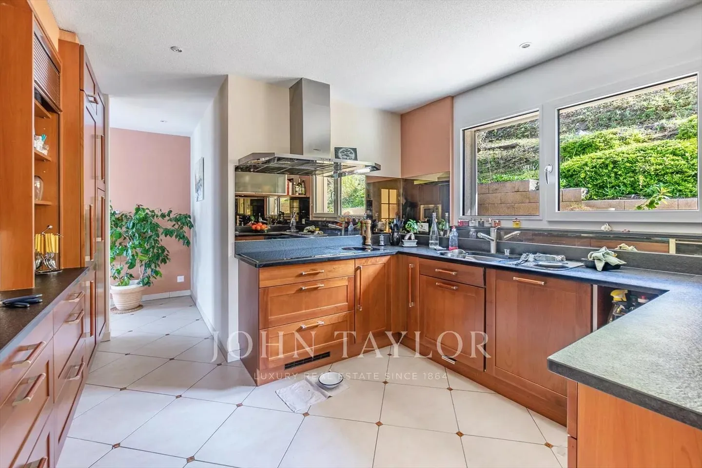 Villa avec piscine et vue panoramique - Photo 8 sur 13