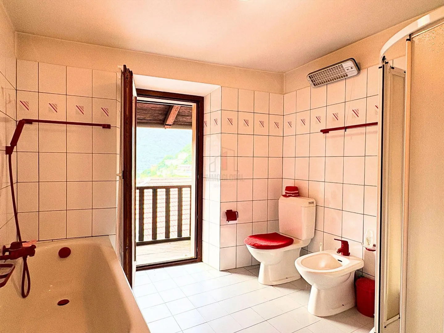 AN AUTHENTIC REFUGE IN THE HEART OF THE MUGGIO VALLEY - Photo 8 of 11