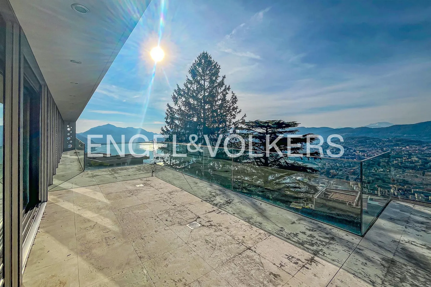 Dream Duplex - where contemporary style meets lake view - Photo 3 of 13