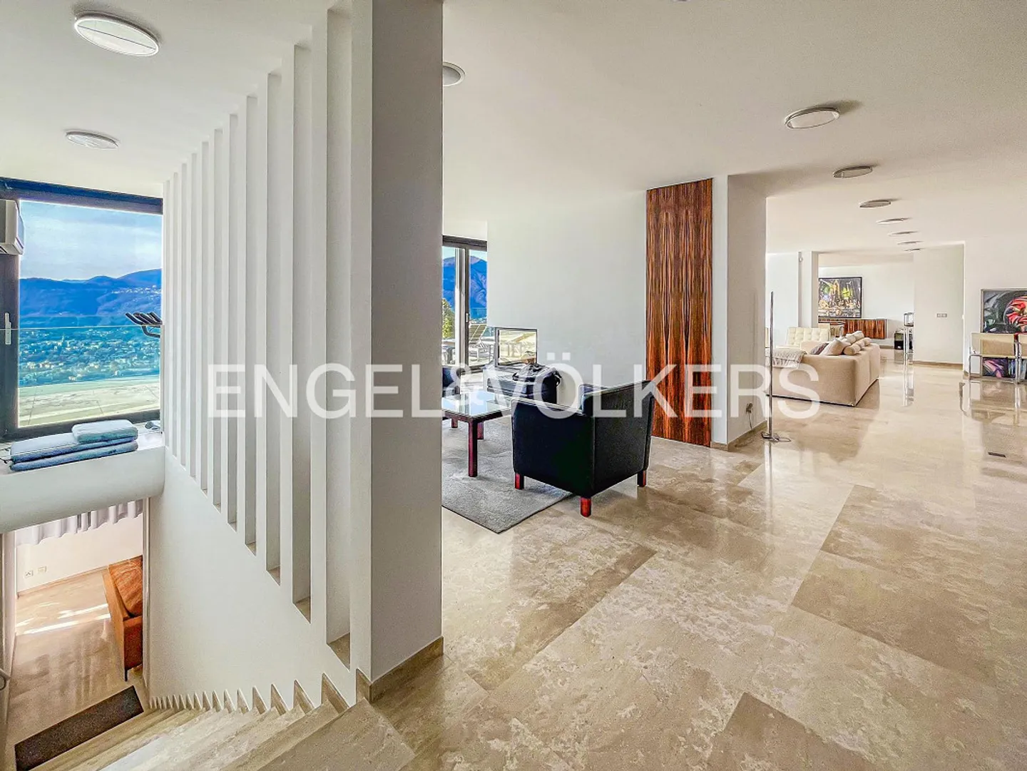 Dream Duplex - where contemporary style meets lake view - Photo 11 of 13