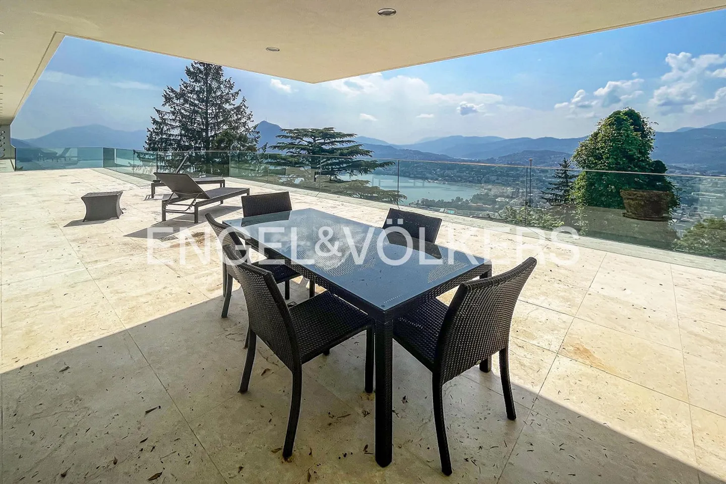 Dream Duplex - where contemporary style meets lake view - Photo 12 of 13