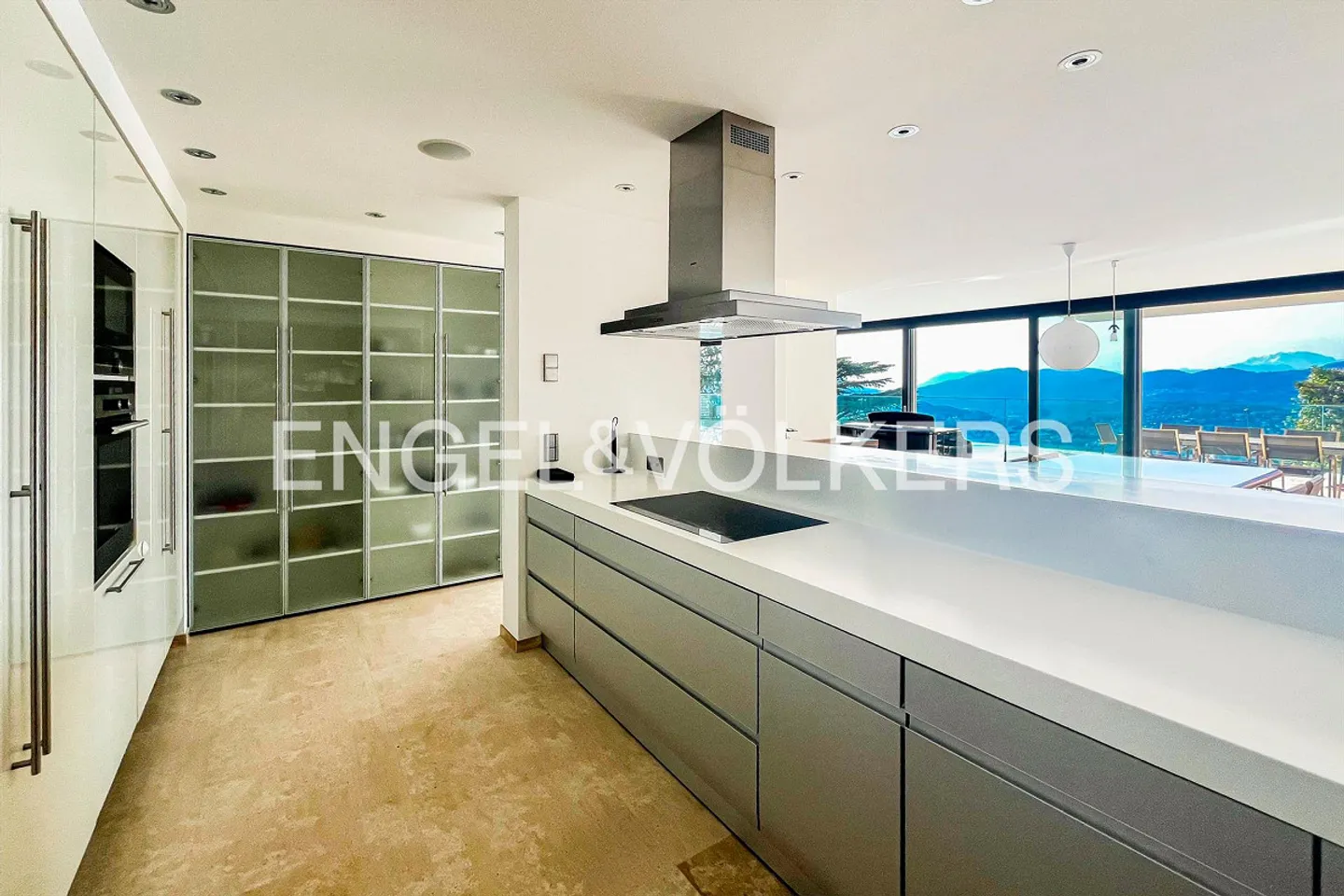 Dream Duplex - where contemporary style meets lake view - Photo 7 of 13