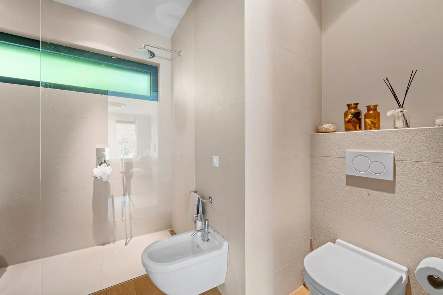 Morcote - Wunderschöne 3,5-Zimmer-Wohnung mit Seeblick und Garten - Foto 21 von 23