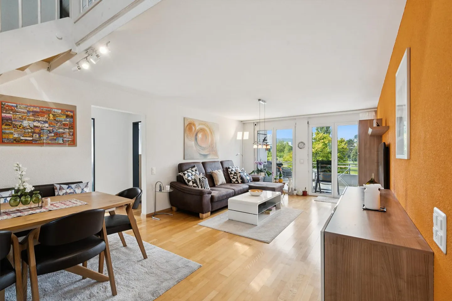 Appartamento duplex attraente di 6,5 stanze con molto spazio e vista - Foto 6 di 17