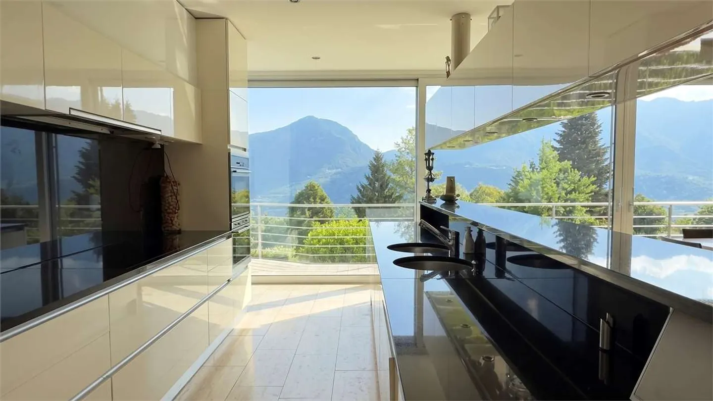 Villa di Lusso con Vista Lago - Foto 4 di 34