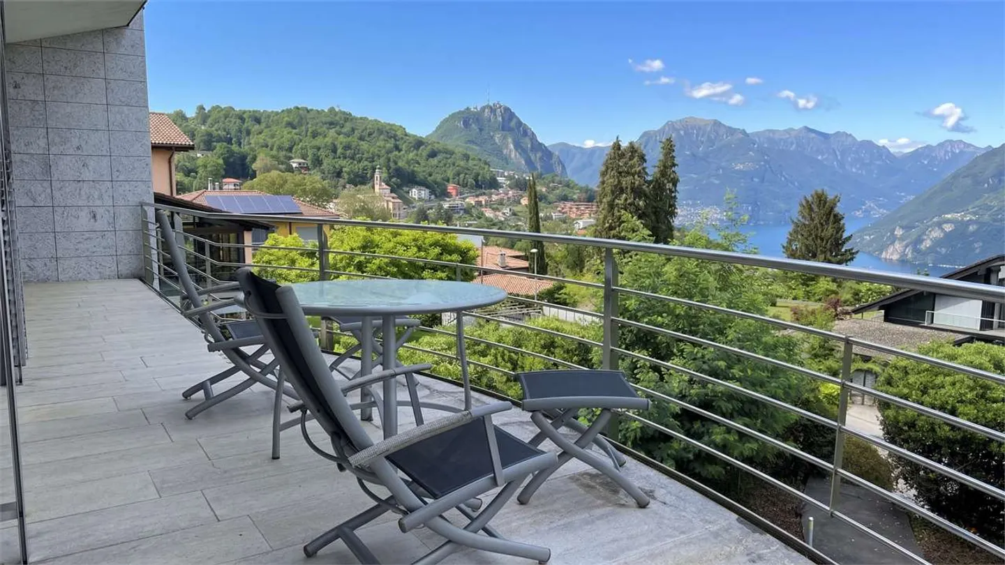 Villa di Lusso con Vista Lago - Foto 8 di 34