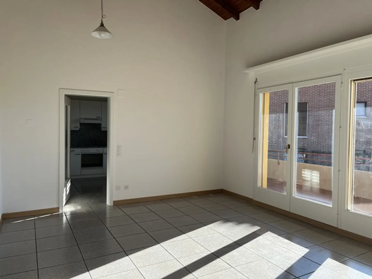 Wir vermieten eine 6.5-Zimmer-Duplexwohnung mit großem Balkon - Foto 3 von 12