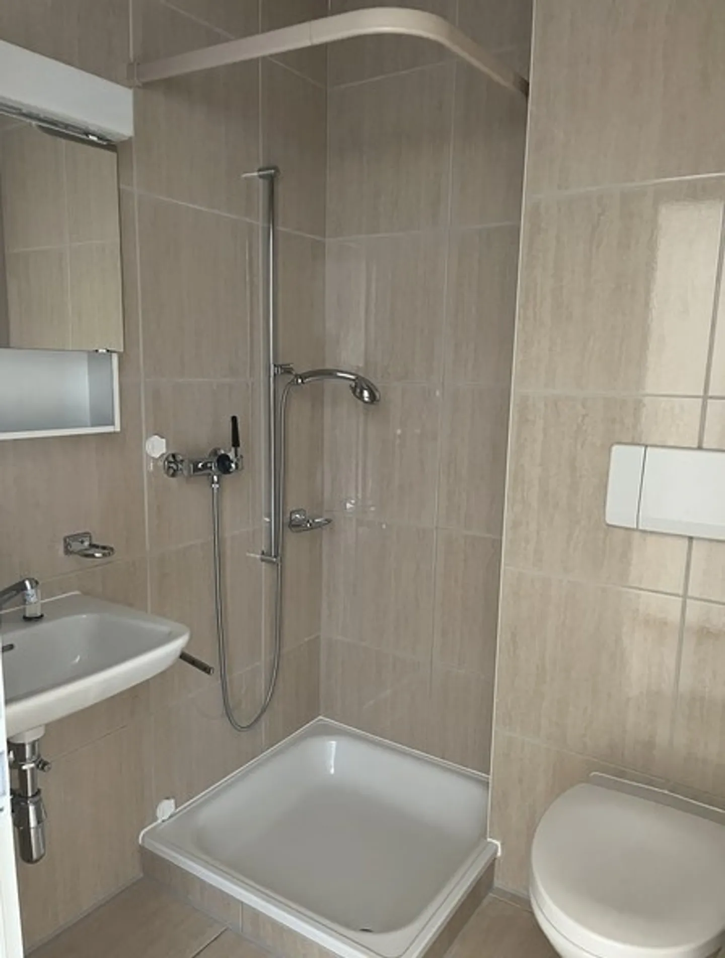 Wir vermieten eine 6.5-Zimmer-Duplexwohnung mit großem Balkon - Foto 8 von 12