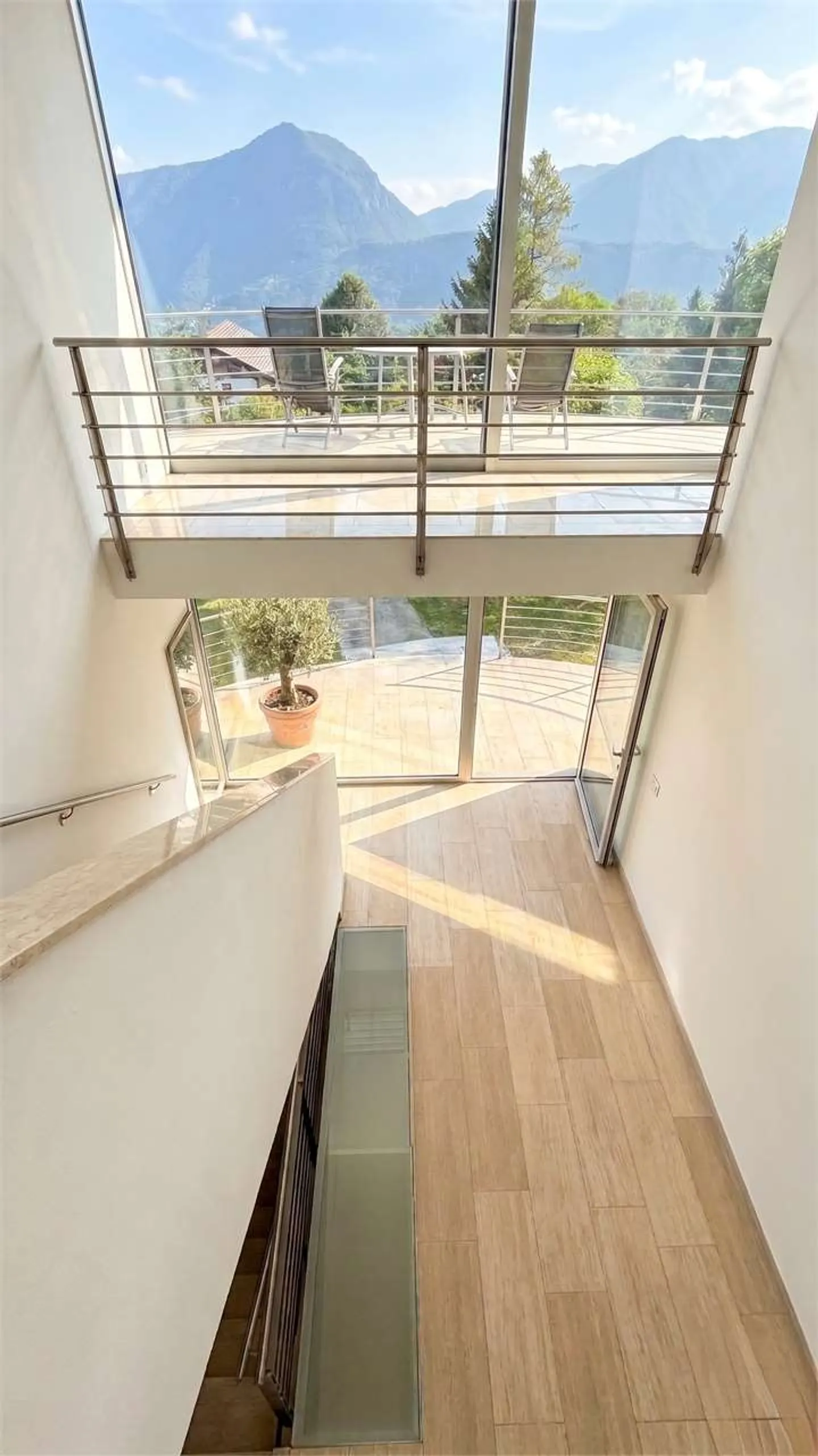 Villa di Lusso con Vista Lago - Foto 23 di 34