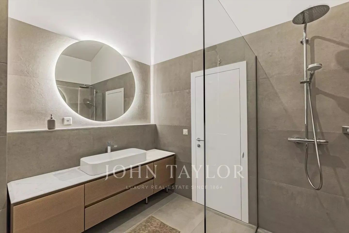 Villa completamente ristrutturata individualmente - Foto 7 di 10