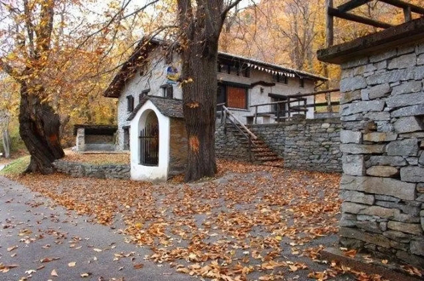 «Grotto mit 3 Zimmern / Grotto con 3 camere» - Foto 19 di 26