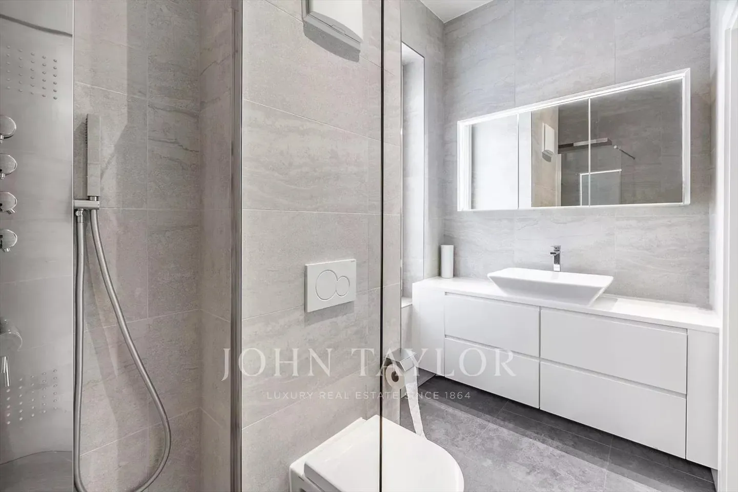 Apartment with ROOFTOP in the heart of Montreux - Photo 9 of 10