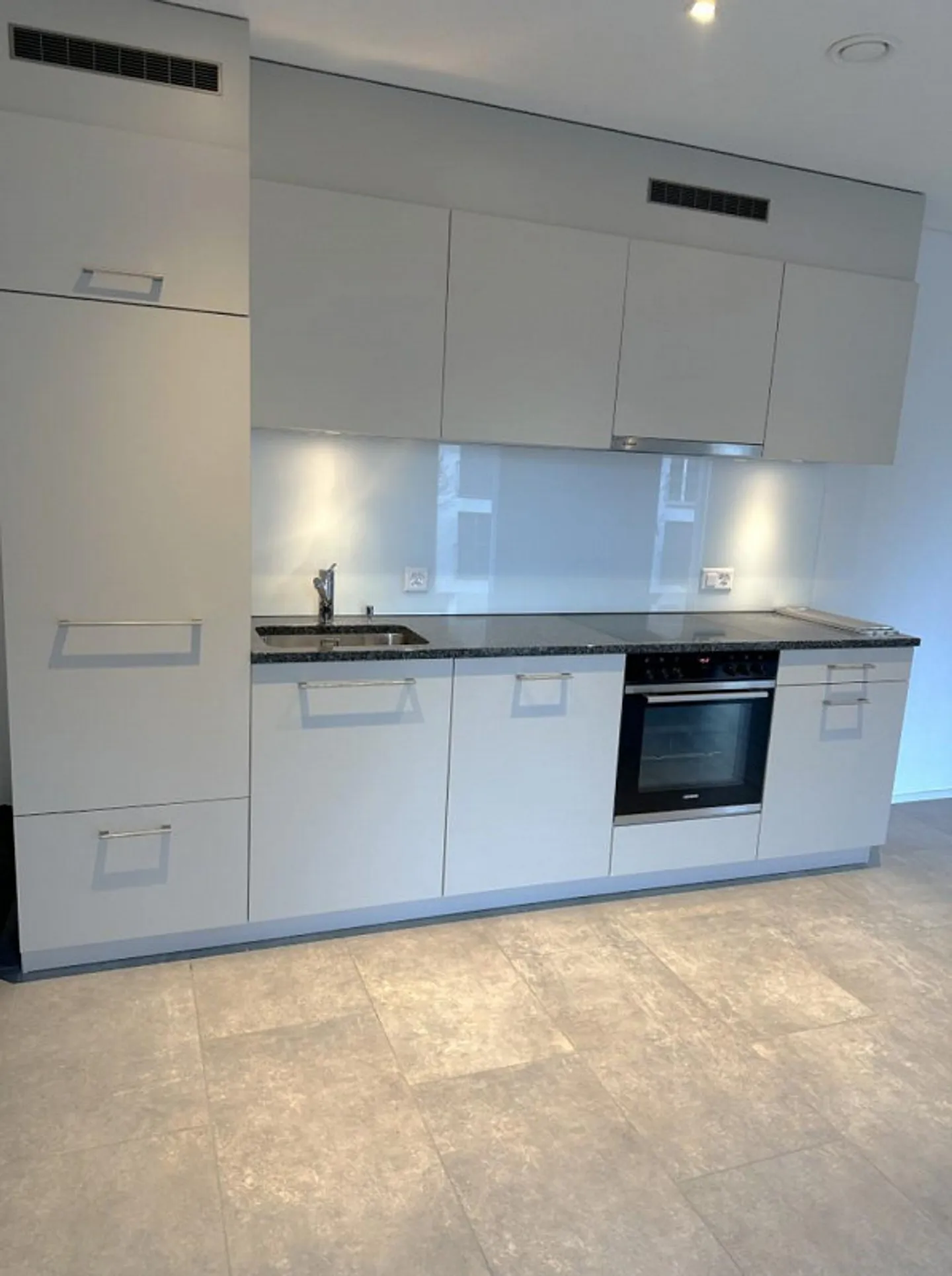 The Perfect Single Apartment - Photo 3 of 5