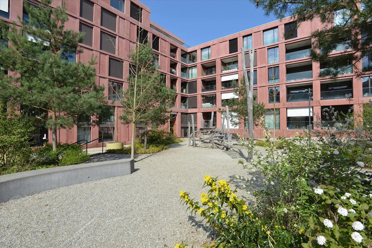 Your dream apartment in ROY! - Photo 2 of 11