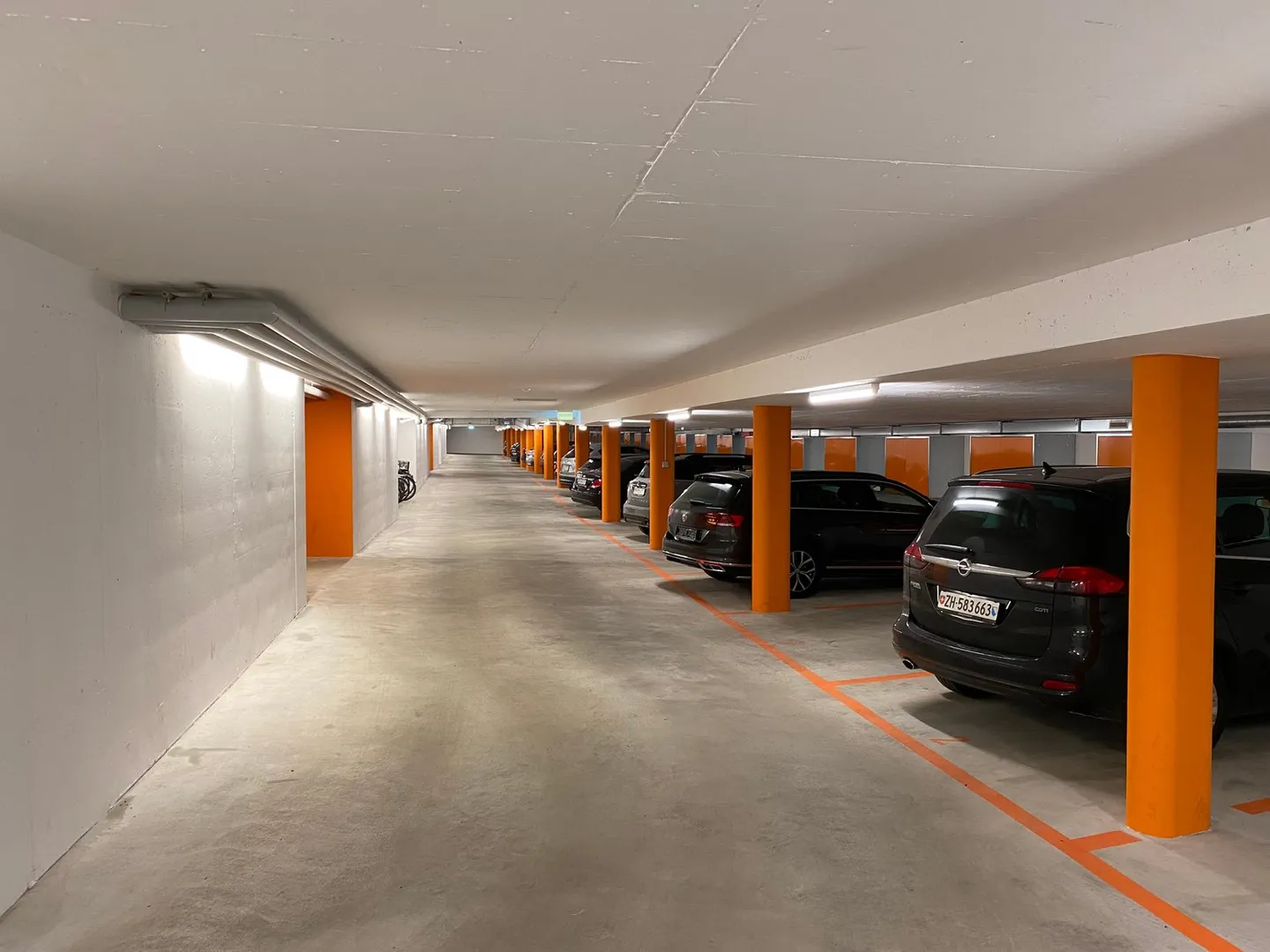Underground parking spaces for rent - Photo 3 of 3
